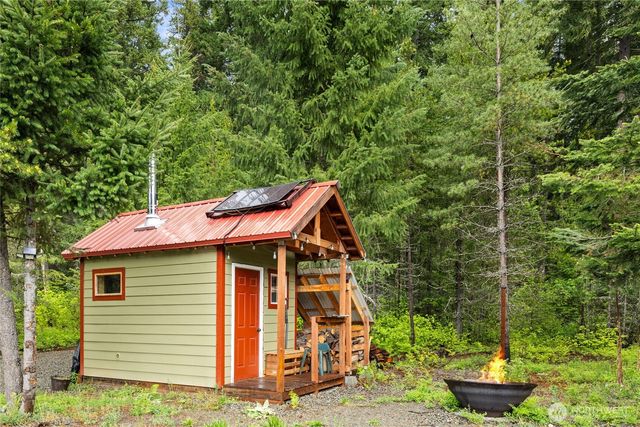 670 Silver Creek Road, Easton, WA 98925