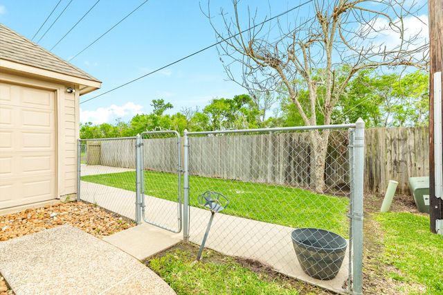 1008 Mockingbird Lane, Richwood, TX 77531