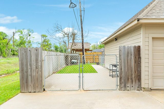 1008 Mockingbird Lane, Richwood, TX 77531
