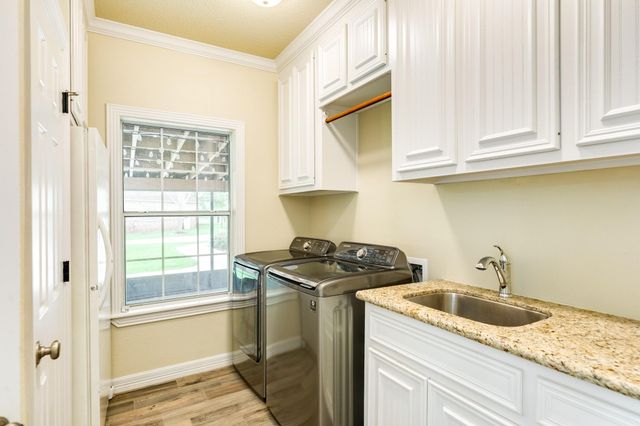 1008 Mockingbird Lane, Richwood, TX 77531