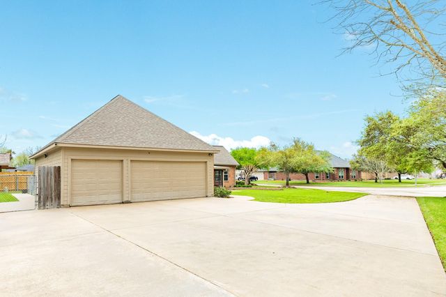 1008 Mockingbird Lane, Richwood, TX 77531
