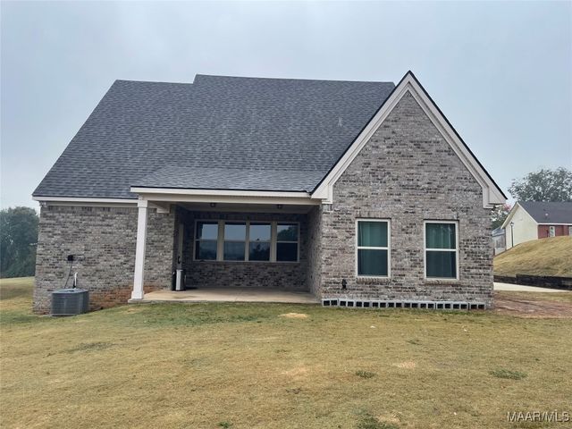 33 Riverhills Drive, Tallassee, AL 36078