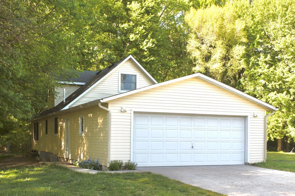 12768 Valley Drive, Wayland, MI 49348