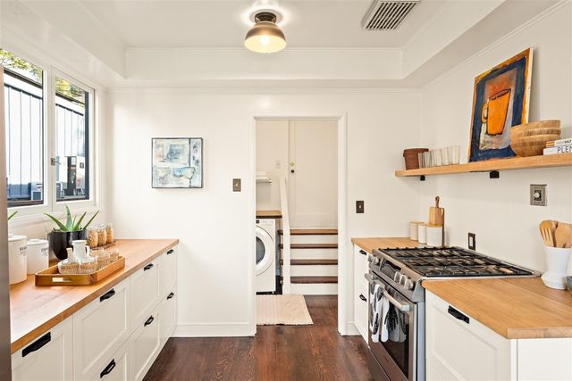 5807 Colton Blvd, Oakland, CA 94611