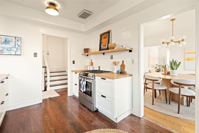 5807 Colton Blvd, Oakland, CA 94611