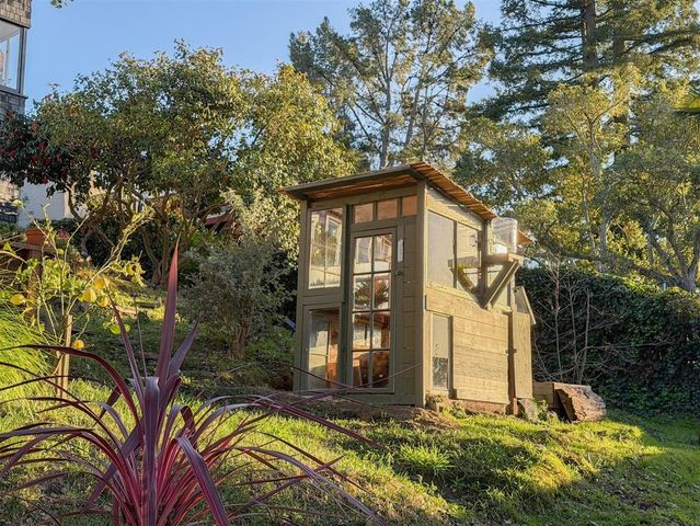 5807 Colton Blvd, Oakland, CA 94611