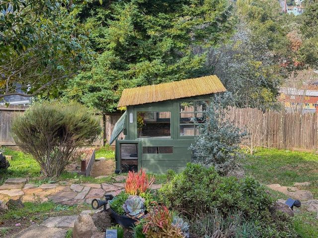 5807 Colton Blvd, Oakland, CA 94611