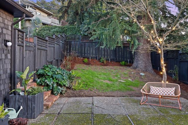 5807 Colton Blvd, Oakland, CA 94611