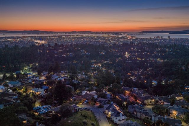 5807 Colton Blvd, Oakland, CA 94611