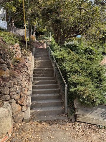 5807 Colton Blvd, Oakland, CA 94611