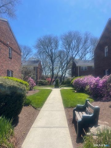 245 Unquowa Road 44, Fairfield, CT 06824