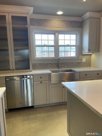 245 Unquowa Road 44, Fairfield, CT 06824