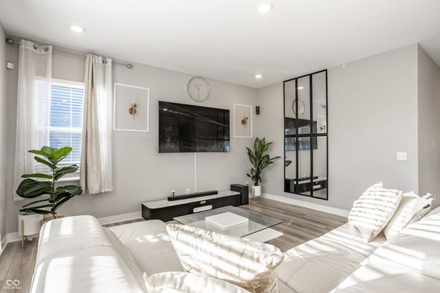 2073 Bauer Creek Drive, Whitestown, IN 46075