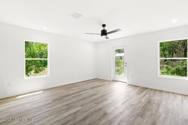 7845 PIPIT Avenue, Jacksonville, FL 32219