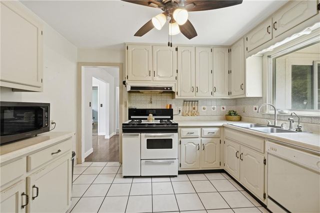 511 E 92nd Street, Kansas City, MO 64131