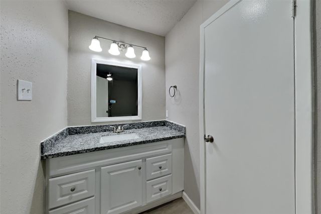 1618 Live Oak Hollow Street, Pearland, TX 77581