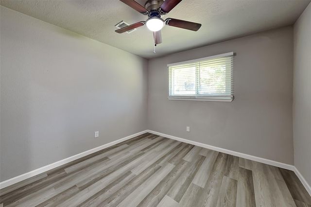 1618 Live Oak Hollow Street, Pearland, TX 77581