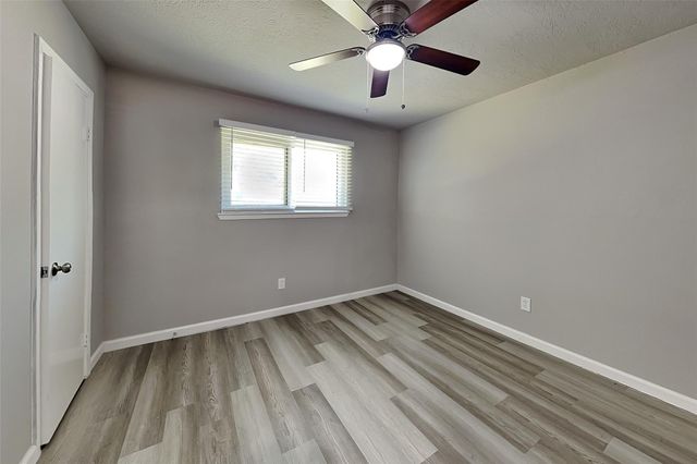1618 Live Oak Hollow Street, Pearland, TX 77581