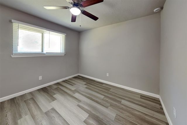 1618 Live Oak Hollow Street, Pearland, TX 77581