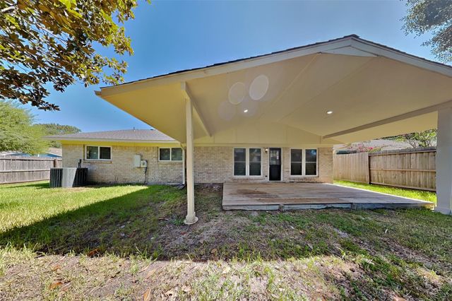 1618 Live Oak Hollow Street, Pearland, TX 77581