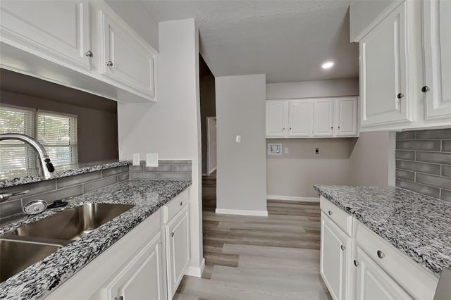 1618 Live Oak Hollow Street, Pearland, TX 77581