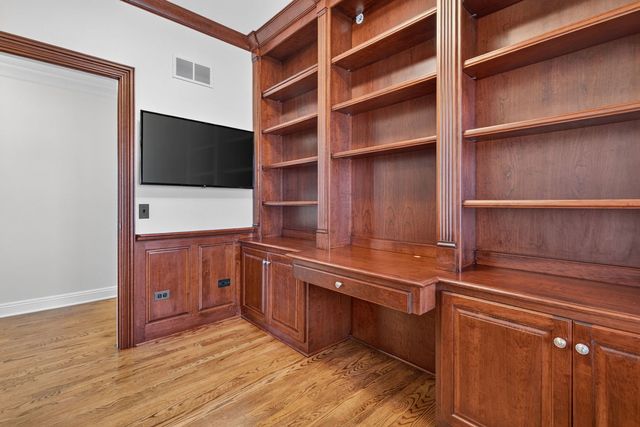 107 S Grant Street 102, Hinsdale, IL 60521