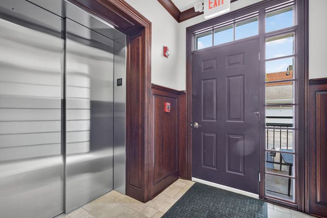 107 S Grant Street 102, Hinsdale, IL 60521