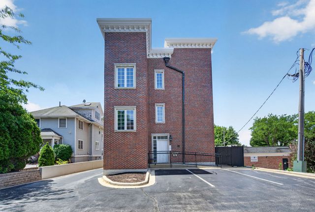107 S Grant Street 102, Hinsdale, IL 60521