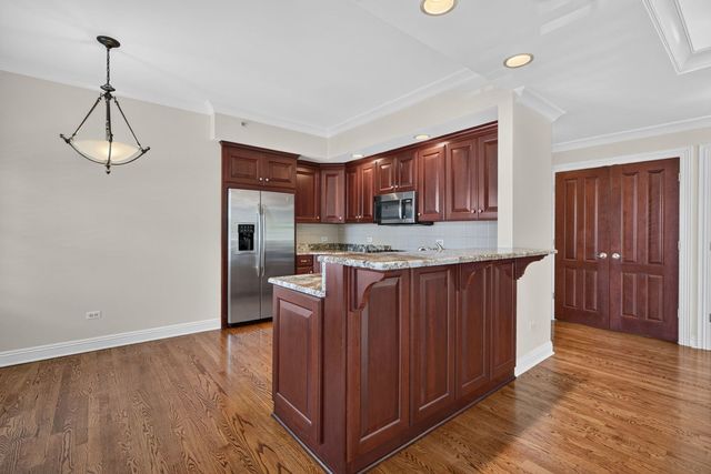 107 S Grant Street 102, Hinsdale, IL 60521