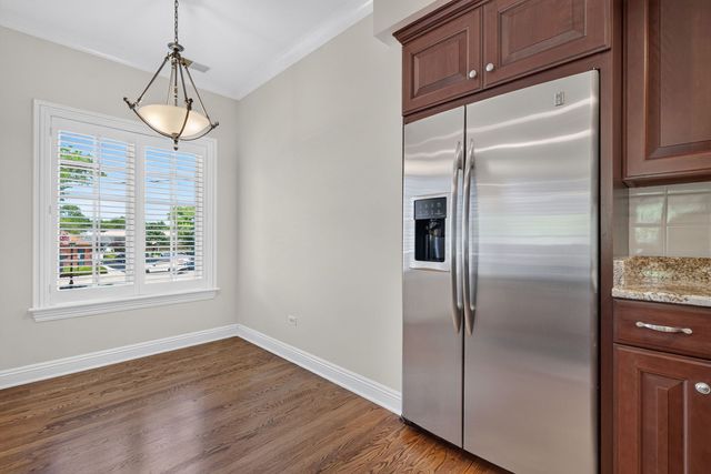 107 S Grant Street 102, Hinsdale, IL 60521