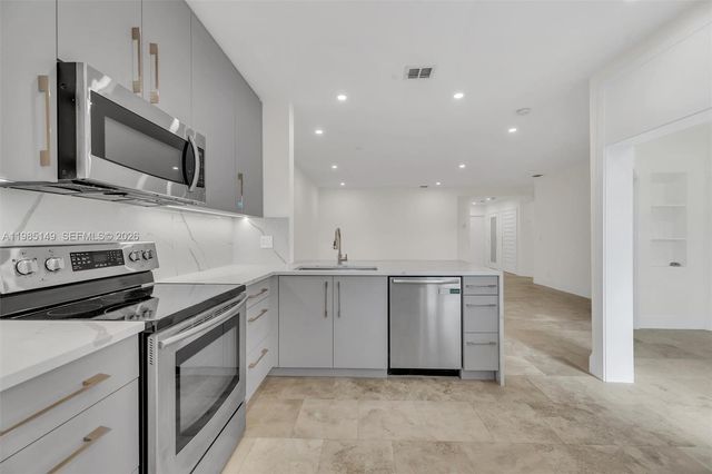 6538 Via Regina 9, Boca Raton, FL 33433