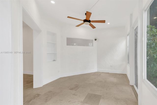 6538 Via Regina 9, Boca Raton, FL 33433