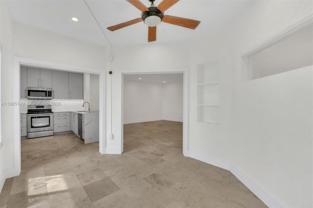 6538 Via Regina 9, Boca Raton, FL 33433