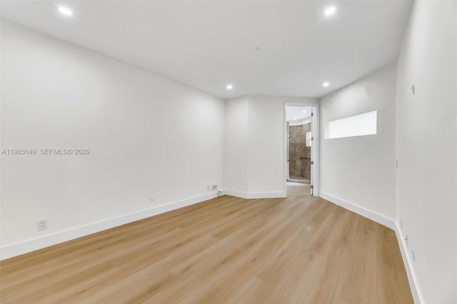 6538 Via Regina 9, Boca Raton, FL 33433