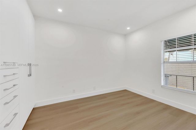 6538 Via Regina 9, Boca Raton, FL 33433