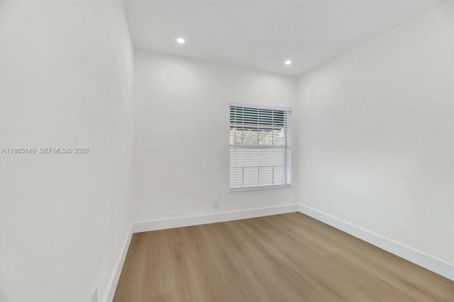 6538 Via Regina 9, Boca Raton, FL 33433