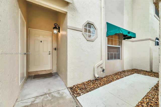 6538 Via Regina 9, Boca Raton, FL 33433