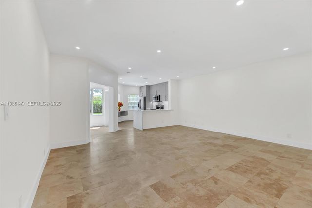 6538 Via Regina 9, Boca Raton, FL 33433