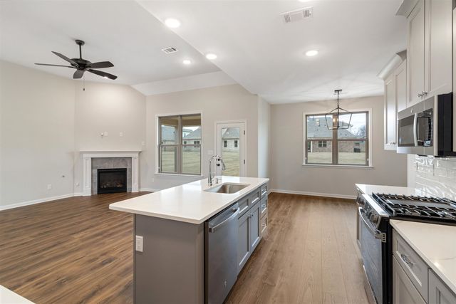 60 SUGALINA VALLEY DR, Oakland, TN 38060