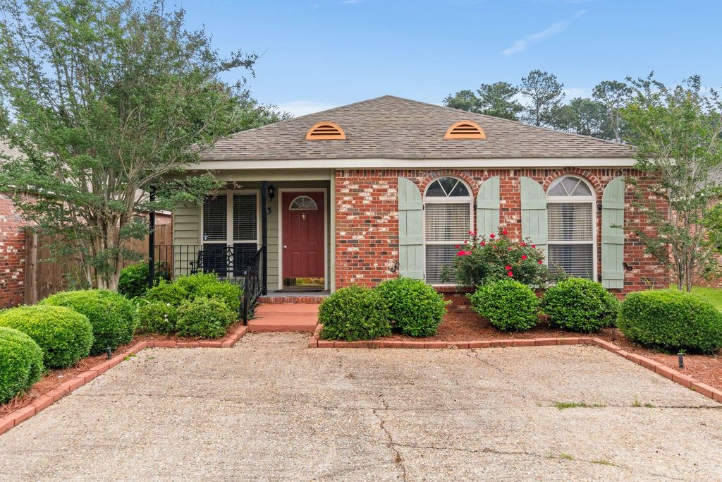 5 Bridgefield Ct., Hattiesburg, MS 39402
