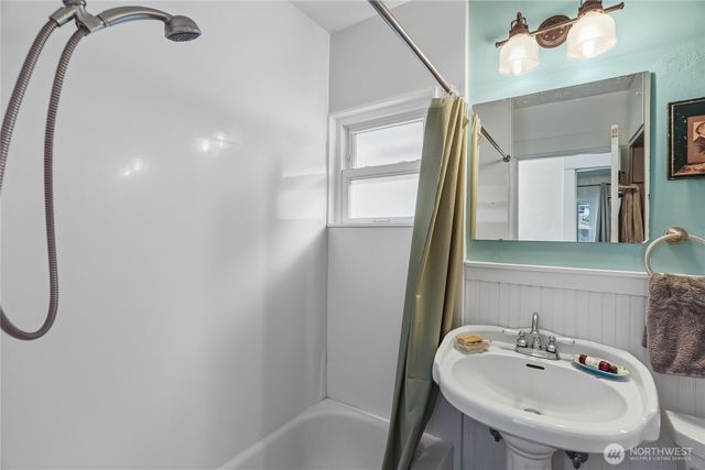 1939 Gregory Way, Bremerton, WA 98337