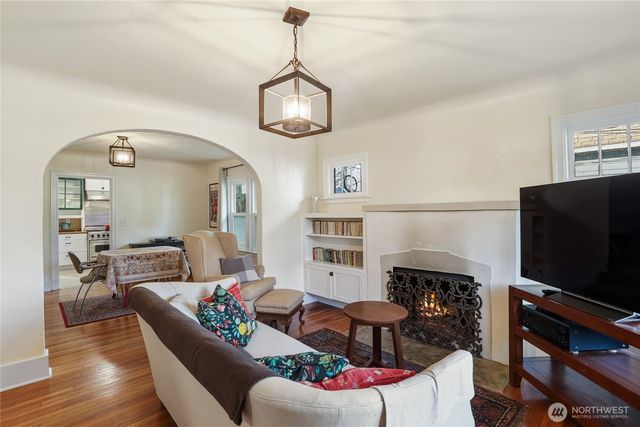 1939 Gregory Way, Bremerton, WA 98337