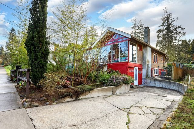 1939 Gregory Way, Bremerton, WA 98337