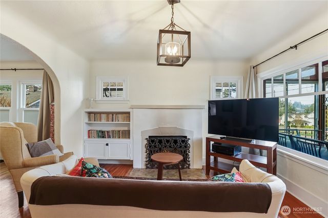 1939 Gregory Way, Bremerton, WA 98337