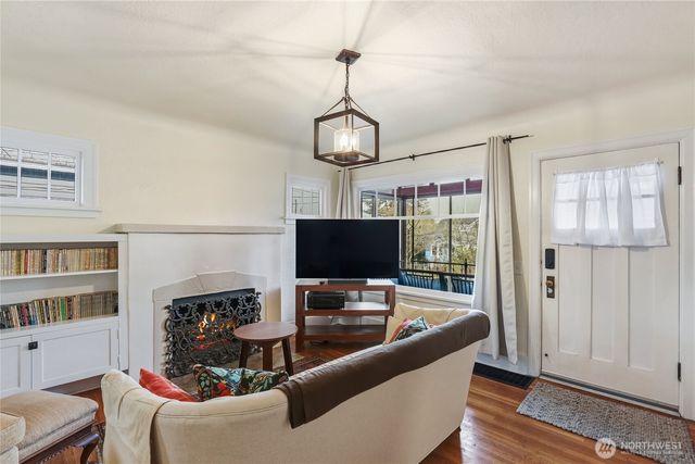 1939 Gregory Way, Bremerton, WA 98337