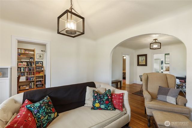 1939 Gregory Way, Bremerton, WA 98337