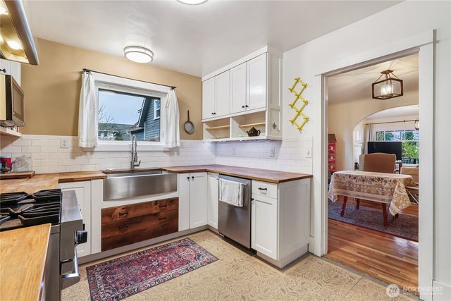 1939 Gregory Way, Bremerton, WA 98337