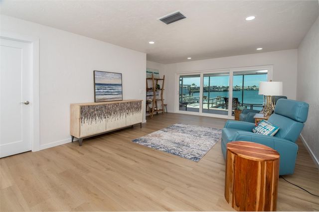 128 BOCA CIEGA POINT BOULEVARD N, St Petersburg, FL 33708