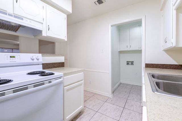 756 E Pecan Street 762, Hurst, TX 76053