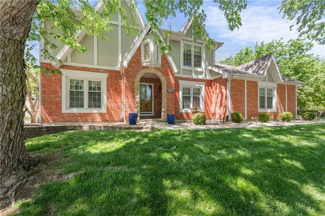 7648 N Lucerne Court, Kansas City, MO 64151